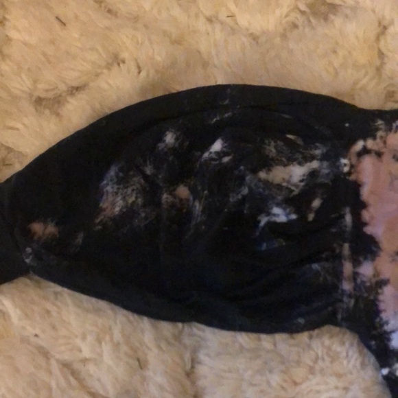 Free People black sweatshirt with billowy pleated sleeves and pink bleach effect - Picture 14 of 16